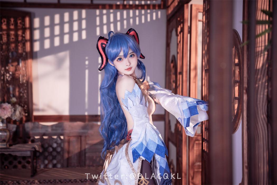 白莉爱吃巧克力Cosplay写真精选图片
